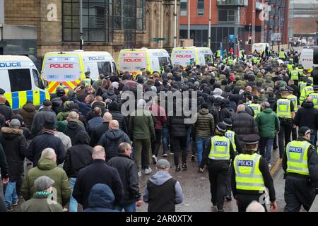 Glasgow, Royaume-Uni. 25 janvier 2020. une marche pro IRA et pro-républicanisme irlandais a eu lieu à travers le centre-ville de Glasgow avec une escorte de police significative. Il y a eu une petite contre-manifestation de pro- syndicalistes et la police a procédé à plusieurs arrestations. Crédit: Findlay/Alay Live News Banque D'Images