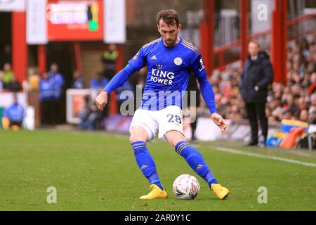 Londres, Royaume-Uni. 25 janvier 2020. Christian Fuchs de Leicester City en action. La coupe Emirates FA, 4ème match rond, Brentford / Leicester City au stade Griffin Park à Londres le samedi 25 janvier 2020. Cette image ne peut être utilisée qu'à des fins éditoriales. Utilisation éditoriale uniquement, licence requise pour une utilisation commerciale. Aucune utilisation dans les Paris, les jeux ou une seule édition de club/ligue/joueur. Pic par Steffan Bowen/Andrew Orchard sports photographie/Alay Live news crédit: Andrew Orchard sports photographie/Alay Live News Banque D'Images