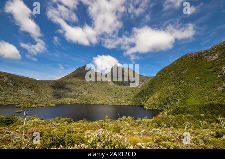 Vue sur Cradle Mountain et le lac Dove Banque D'Images