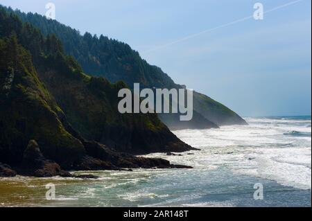 Côte vue du phare de Heceta sur la côte de l'Oregon Banque D'Images