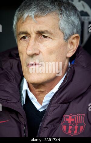 Mestalla, Valence, Espagne. Mestalla, Valence, Espagne. 25 janvier 2020. La Liga Football, Valence Contre Barcelone; Le Nouveau Chef Entraîneur Quique Setien De Fcb Regarde Avant Le Jeu Crédit: Action Plus Sports Images/Alay Live News Crédit: Action Plus Sports/Alay Live News Crédit: Action Plus Sports Images/Alay Live News Banque D'Images