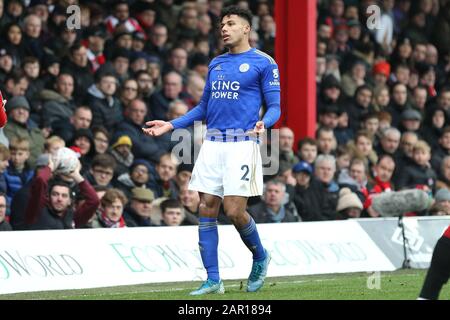 Londres, Royaume-Uni. 25 Janvier 2020. Brentford, LONDRES - 25 JANVIER James Justin, de Leicester City, se plaint lors du match de la FA Cup entre Brentford et Leicester City à Griffin Park, Londres le samedi 25 janvier 2020. (Crédit: Jacques Feeney | MI News) la photographie ne peut être utilisée qu'à des fins de rédaction de journaux et/ou de magazines, licence requise à des fins commerciales crédit: Mi News & Sport /Alay Live News Banque D'Images