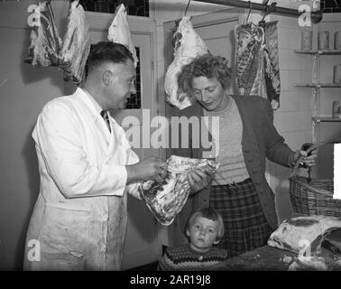 Fanny Blankers-Koen à l'Amérique (au boucher) Date: 14 mai 1949 lieu: Amsterdam, Noord-Holland mots clés: Athlètes, bouchers Nom personnel: Blankers-Koen, Fanny Banque D'Images