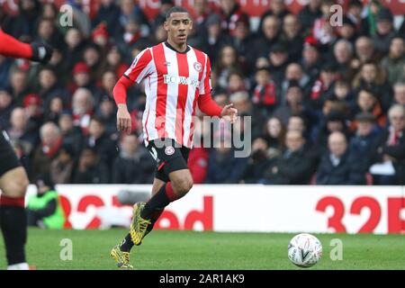 Londres, Royaume-Uni. 25 Janvier 2020. Brentford, LONDRES - 25 JANVIER Dominic Thompson de Brentford lors du match de la FA Cup entre Brentford et Leicester City au Griffin Park, Londres le samedi 25 janvier 2020. (Crédit: Jacques Feeney | MI News) la photographie ne peut être utilisée qu'à des fins de rédaction de journaux et/ou de magazines, licence requise à des fins commerciales crédit: Mi News & Sport /Alay Live News Banque D'Images