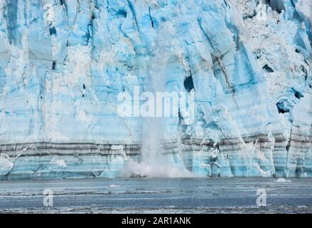 Chute de glace du glacier Hubbard Banque D'Images