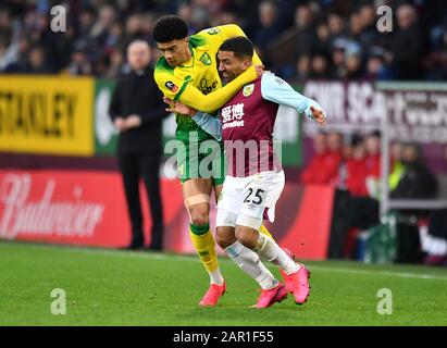 Jamal Lewis de Norwich City (à gauche) et Aaron Lennon de Burnley se battent pour le ballon lors du quatrième match de la FA Cup à Turf Moor, Burnley. Banque D'Images