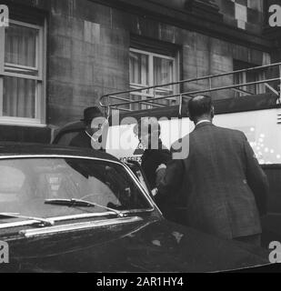 Princess Beatrix lors de la visite du Palais sur la place du Dam à Amsterdam Date: 7 décembre 1965 lieu: Amsterdam, Noord-Holland mots clés: Visites, princesses Nom personnel: Beatrix ( Crown Princess Netherlands) Banque D'Images