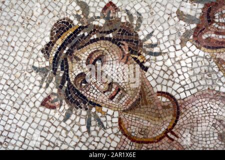 Une femme de 'The Triumph of Neptune' une mosaïque romaine de la Chebba, Tunisie, 2ème siècle après Jésus-Christ, exposée dans le Musée National Bardo, Tunis, Tunisie. Banque D'Images