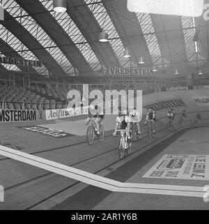 Six jours de cyclisme RAI Amsterdam, deuxième jour Date: 12 décembre 1969 lieu: Amsterdam, Noord-Holland mots clés: CYCLENS Nom personnel: Post, Peter Banque D'Images