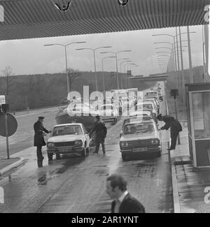 Imprimé de Pâques au poste frontalier Emmerich Date : 19 avril 1973 mots clés : postes frontière, trafic Banque D'Images