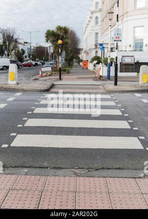 Zebra traversant/en bordure de mer à Eastbourne, East Sussex Banque D'Images