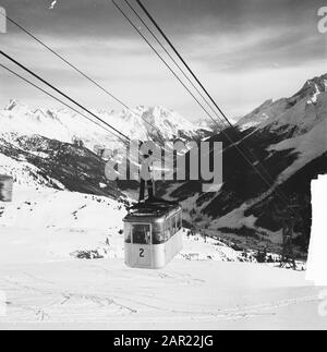 Paysage etc Tyrol famille royale à Sankt Anton. Téléphérique Date: 29 décembre 1950 lieu: Autriche, Tyrol mots clés: Téléphérique, paysages, tourisme, sports d'hiver Banque D'Images