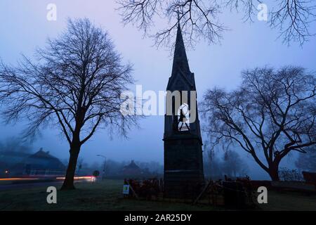 Sombre temps au monument de la Tour de l'Église à Diessen, aux Pays-Bas Banque D'Images