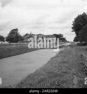 Het Borgercompagniesterdiep Date: 1966 lieu: Borgercompagnie mots clés: Fermes, plongeurs et jardinage, excavation et amortissement des fossés, canaux, cousues de ponte, normalisation des ruisseaux, vues panoramiques Banque D'Images