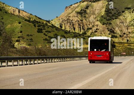 Manisa, Turquie - 17 03, 2019. Route Avec Karsan Atak Bus Manisa Kuladokya Banque D'Images