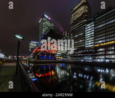 Londres, Angleterre, Royaume-Uni - 24 janvier 2020: Crossrail Place est la structure de la station Canary Wharf Londres. Banque D'Images