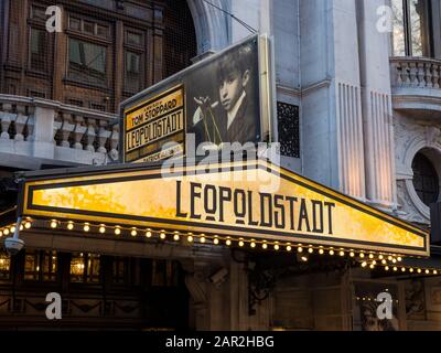 Leopoldstadt, Sir Tom Stoppard Jouez au Wyndham's Theatre, Londres, Angleterre, Royaume-Uni, GB. Banque D'Images