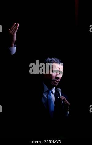 Madrid, Espagne; 25/01/2020.- le Président par intérim du Venezuela, Juan Guaidó, lors d'une réunion de clôture de sa visite en Espagne, à la Puerta del sol de Madrid, devant des milliers de Vénézuéliens et d'Espagnols qui sont venus l'entendre, et a dit "Ils ne pourront pas avec nous" se référant au gouvernement de Nicolas Maduro.photo: Juan Carlos Rojas/Picture Alliance | usage dans le monde entier Banque D'Images