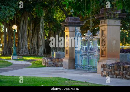 Maryborough Soldiers Memorial Gates, qui fait partie du sentier militaire du Queens Park. Maryborough Queensland Banque D'Images