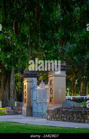 Maryborough Soldiers Memorial Gates, qui fait partie du sentier militaire du Queens Park. Maryborough Queensland Banque D'Images