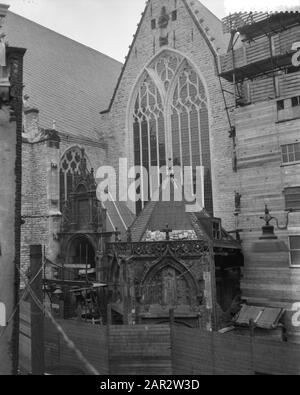 Restauration ancienne église à Amsterdam, restauration de la fenêtre gothique Date : 3 avril 1959 lieu : Amsterdam, Noord-Holland mots clés : CHERK, RESTATION Banque D'Images