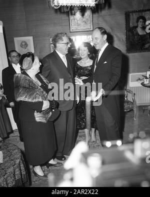 Réception du nouvel an au Ministre Lun à Den Haag Date: 19 janvier 1960 lieu: La Haye, Zuid-Holland mots clés: Réception du nouvel an Nom personnel: LUN, J.A. M.H., Lun, Joseph Banque D'Images