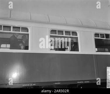 Son Altesse Royale La Princesse Irene S'Est Rendue À Sittard-Brunssum Et À La Mine D'État Hendrik. Princesse Irene sur le chemin de l'excursion Date: 23 mars 1963 lieu: Brunssum, Limbourg, Sittard mots clés: STATATSMIJN, visites Nom personnel: Hendrik, Irene, princesse Banque D'Images