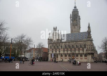 Hôtel de ville monumental sur le marché de Middelburg à Zeeland, Pays-Bas Banque D'Images