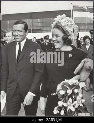 Série 018-0147 t/m 018-1050 Beatrix and Claus Visits Congress of M68 Date: 30 mars 1968 lieu: Dronten mots clés: Visites, congrès, cadeaux, maison royale, princesses, princesses Nom personnel: Beatrix, princesse, Claus, prince, M68, Vrolijk Mme Nom de l'institution: Nederlandse Stichting voor Artzinnige Formant Banque D'Images