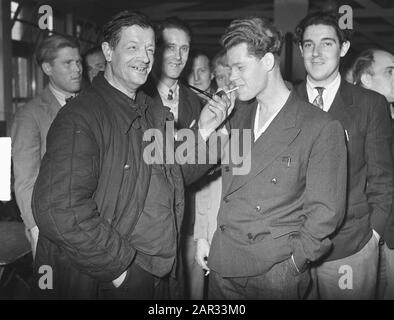 Prisonniers de guerre néerlandais de retour de Russie à Amersfoort Annotation: Personnes impliquées qui avaient été dans le service militaire allemand Date: 11 novembre 1950 lieu: Amersfoort mots clés: Prisonniers de guerre, rapatriement Banque D'Images
