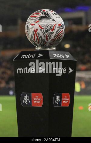 25 janvier 2020, KC Stadium, Kingston upon Hull, Angleterre; Emirates FA Cup, Hull City v Chelsea : Todays Mitre match ball Banque D'Images