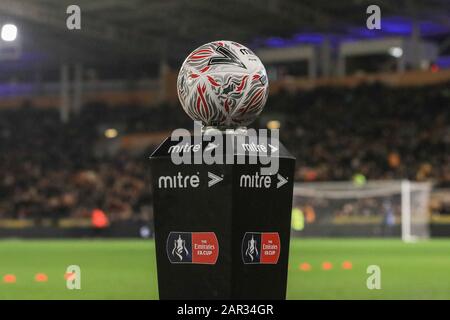 25 janvier 2020, KC Stadium, Kingston upon Hull, Angleterre; Emirates FA Cup, Hull City v Chelsea : Todays Mitre match ball Banque D'Images