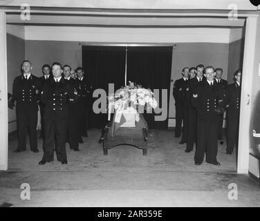 Marvo Funérailles Den Haag Lieutenant-Lieutenant Zee Pieter Koops Date : 27 Avril 1953 Lieu : Den Haag, Zuid-Holland Mots Clés : Funérailles Nom Du Personnage : Koops, Pieter Banque D'Images