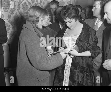 Gina Lolobrigida À Amsterdam, Réception Amstelhotel Date: 21 Octobre 1955 Lieu: Amsterdam, Noord-Holland Mots Clés: Réceptions Nom Personnel: Gina Lolobrigida Nom De L'Établissement: Amstelhotel Banque D'Images