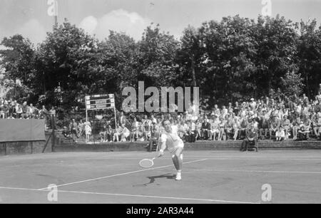 Championnats Internationaux De Tennis Hilversum, Tom Okker En Action Date: 24 Juillet 1966 Lieu: Hilversum Mots Clés: Championnats, Tennis Nom Du Personnage: Okker, Tom Banque D'Images