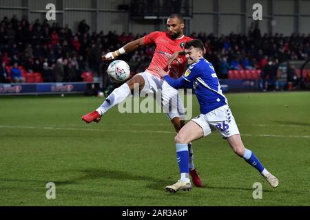 Salford, Royaume-Uni. 25 janvier 2020. Salford, ANGLETERRE - 25 JANVIER Nathan Pond de Salford City et Jonny Smith d'Oldham Athletic pendant le match de Sky Bet League 2 entre Salford City et Oldham Athletic à Moor Lane, Salford le samedi 25 janvier 2020. (Crédit: Eddie Garvey | MI News ) la photographie ne peut être utilisée qu'à des fins de rédaction de journaux et/ou de magazines, licence requise à des fins commerciales crédit: Mi News & Sport /Alay Live News Banque D'Images