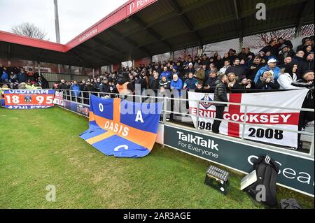 Salford, Royaume-Uni. 25 janvier 2020. Salford, ANGLETERRE - 25 JANVIER les fans d'Oldham pendant le match de Sky Bet League 2 entre Salford City et Oldham Athletic à Moor Lane, Salford le samedi 25 janvier 2020. (Crédit: Eddie Garvey | MI News ) la photographie ne peut être utilisée qu'à des fins de rédaction de journaux et/ou de magazines, licence requise à des fins commerciales crédit: Mi News & Sport /Alay Live News Banque D'Images