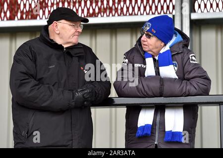 Salford, Royaume-Uni. 25 janvier 2020. Salford, ANGLETERRE - 25 JANVIER les fans d'Oldham pendant le match de Sky Bet League 2 entre Salford City et Oldham Athletic à Moor Lane, Salford le samedi 25 janvier 2020. (Crédit: Eddie Garvey | MI News ) la photographie ne peut être utilisée qu'à des fins de rédaction de journaux et/ou de magazines, licence requise à des fins commerciales crédit: Mi News & Sport /Alay Live News Banque D'Images