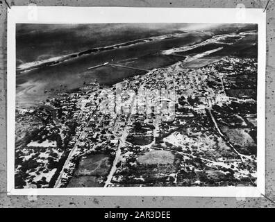 Wi [West Indies]/Anefo Série London Air Capture. Oranjestad Aruba Date: 1940-1945 lieu: Aruba, Oranjestad mots clés: Raffineries de pétrole, World War II Nom de l'institution: Shell Banque D'Images