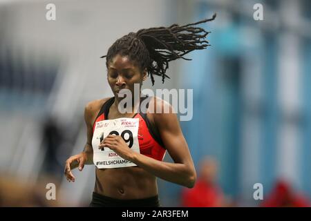 Cardiff, Royaume-Uni. 25 janvier 2020. Esther Adikpe lin action lors de la course de femmes âgées de 400 M. Championnat d'athlétisme intérieur gallois 2020 au National Indoor Athletics Centre de Cardiff, Pays de Galles du Sud, le samedi 25 janvier 2020. Cette image ne peut être utilisée qu'à des fins éditoriales. Usage éditorial seulement. Photo d'Andrew Orchard/Andrew Orchard sports photographie/Alay Live news crédit: Andrew Orchard sports photographie/Alay Live News Banque D'Images