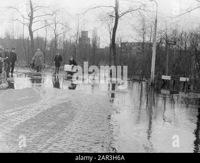 Rues inondées à Meppel Date: 23 janvier 1962 lieu: Meppel mots clés: STREES Banque D'Images