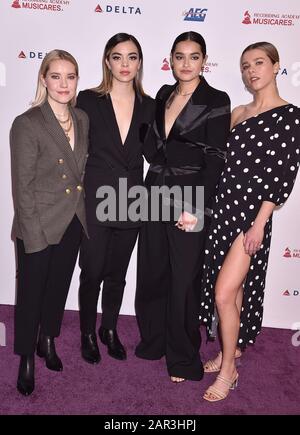 Los ANGELES, CA - 24 JANVIER: (L-R) Katie Henderson, Cristal Ramirez, Alisa Ramirez et McKenna Petty des Aces assistent À la Musicares De l'année 2020 Honoring Aerosmith à West Hall Au Los Angeles Convention Center le 24 janvier 2020 à Los Angeles, Californie. Banque D'Images