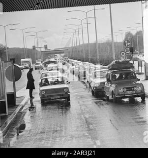 Imprimé de Pâques au poste frontalier Emmerich Date : 19 avril 1973 mots clés : postes frontière, trafic Banque D'Images