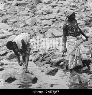 Zaïre (anciennement Congo belge) vie à la campagne Date : 24 octobre 1973 lieu : Congo, Zaïre mots clés : femmes Banque D'Images