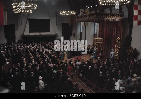 Fête du Prince: La Reine Juliana lit le discours du Trône dans la salle des Chevaliers; aperçu la salle des chevaliers Date: 17 septembre 1968 mots clés: Prince's Day, ThROONREDES, Queens Nom personnel: Juliana (Reine Pays-Bas) Nom de l'institution: Ridderzaal Banque D'Images