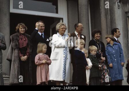 Koninginnedag 1978, defile Soestdijk; Princess Beatrix et Prins Claus Date: 1 mai 1978 lieu: Soestdijk, Utrecht mots clés: Defiles, QUEEINNEDAG Nom personnel: Beatrix, princesse, Claus, prince Banque D'Images