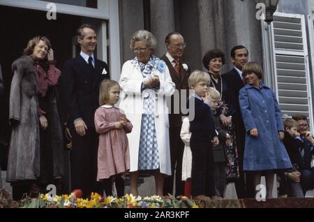 Koninginnedag 1978, Defile Soestdijk; Koninklijke Familie (Partie) Date: 1 Mai 1978 Lieu: Soestdijk, Utrecht Mots Clés: Defiles, Koninkinnedag, Koninklijke Famille Banque D'Images