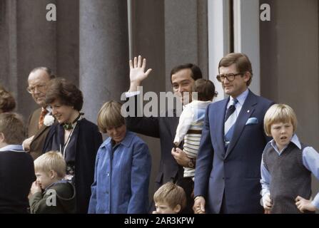 Koninginnedag 1978, defile Soestdijk; Princess Christina Jorge Guillermo et son Date: 1 mai 1978 lieu: Soestdijk, Utrecht mots clés: Defiles, QUEEN DAG Nom personnel: Christina, princesse , Guillermo, Jorge Banque D'Images