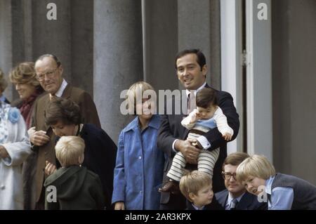 Koninginnedag 1978, defile Soestdijk; Princess Christina Jorge Guillermo et son Date: 1 mai 1978 lieu: Soestdijk, Utrecht mots clés: Defiles, QUEEN DAG Nom personnel: Christina, princesse , Guillermo, Jorge Banque D'Images