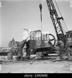 Récupération : Vidage De La Reconstruction Des Ports. Travaux de réparation sur une installation portuaire Date: 1945 lieu: Vlissingen, Zeeland mots clés: Ports, récupération, seconde guerre mondiale, reconstruction Banque D'Images